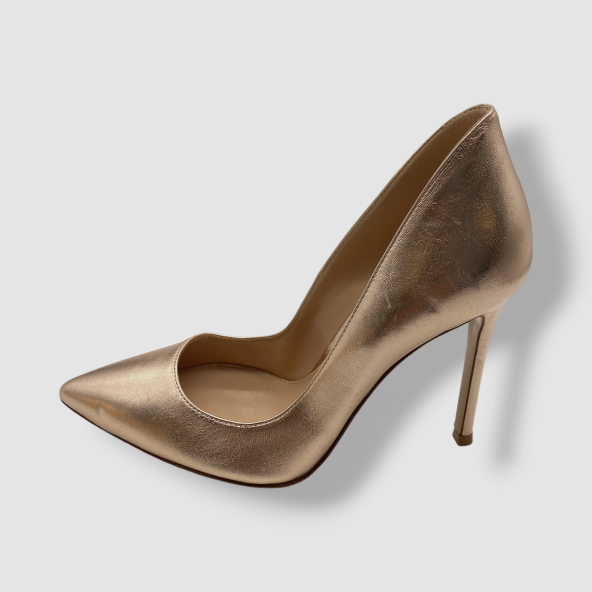 Gianvito Rossi ゴールド ハイヒール Gianvito Rossi Women's Rose Gold 105 Stiletto Pump Heel