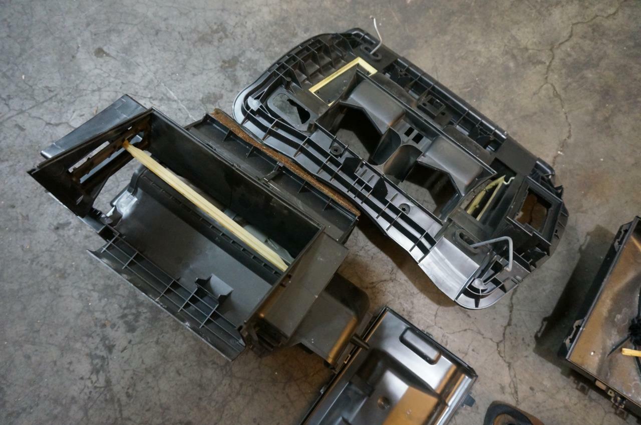 OEM BMW E46 AC Evaporator Heater Core Box Panels 0105 325i 330i 325ci