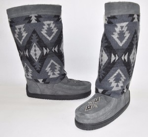 manitobah mukluks shoes