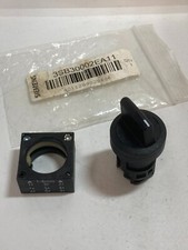 SIEMENS 3SB30002EA11 SELECTOR SWITCH OPERATOR 3 POS SPRING RETURN NIB