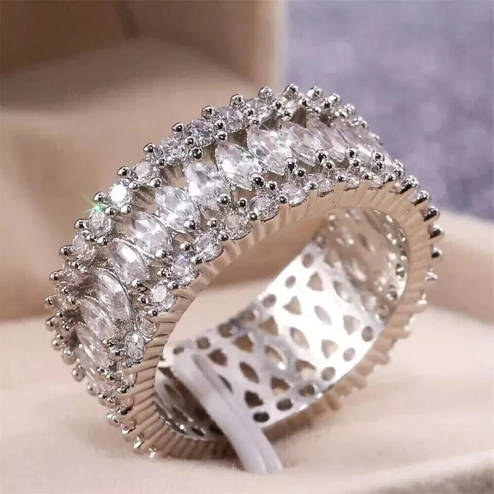 Alianza de boda de eternidad completa de moissanita VVS1 corte marquesa sólido de 1 quilates de oro blanco de 14 quilates Foto 2 de 4