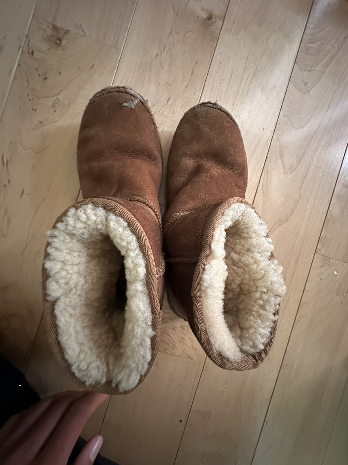 ugg mini size 9 - image 1