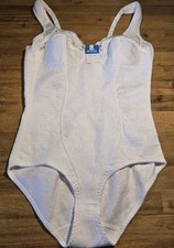 PURE LUXURY: TRIOLET Belgium shaped body shapebody 7295, size 90 B, white, NEW VINTAGE