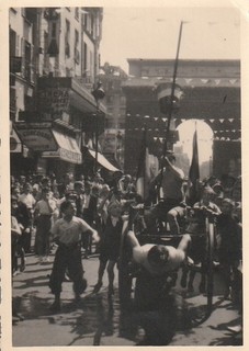 Photo soldat allemand WW2 animation Porte Saint Martin PARIS Occupation 6930