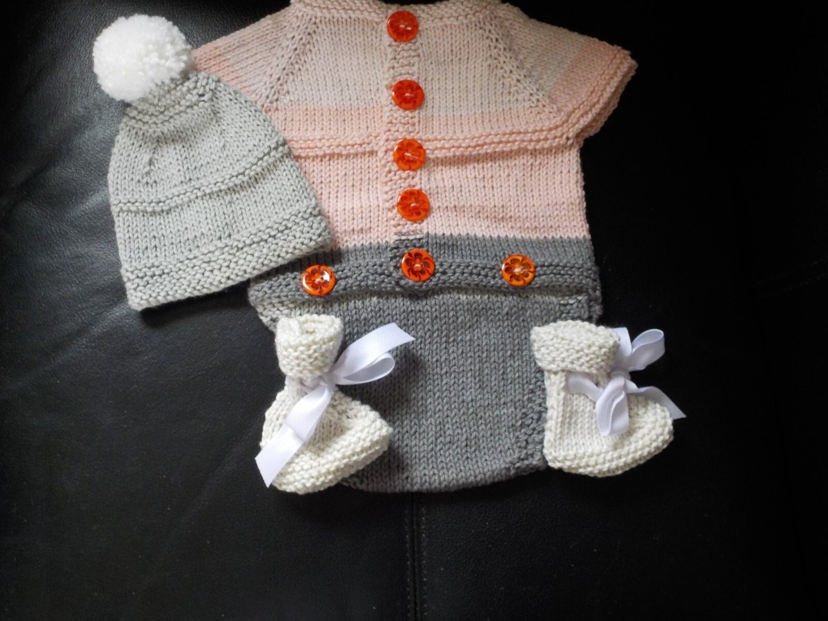 Baby Hand Knitted Romper with adorable matching Bootees and Hat 0-3Months  NWOT