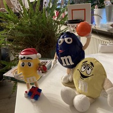 M&M Figuren mit Weihnachtsgeschenk/ Basketball Dispenser/Pl&uuml;sch Gelb /3 Teile