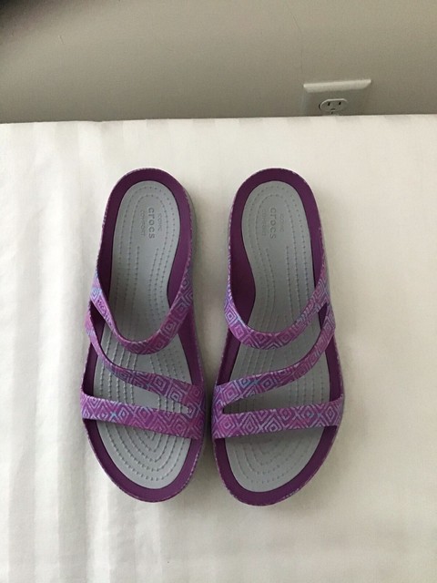 girls purple crocs