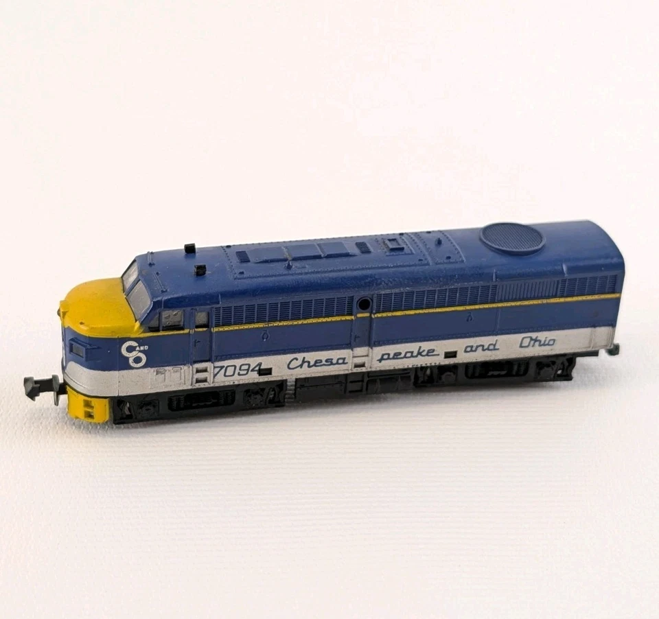 N Scale #7094 Chesapeake and Ohio Engine Train Yugoslavia - Image 2 of 4