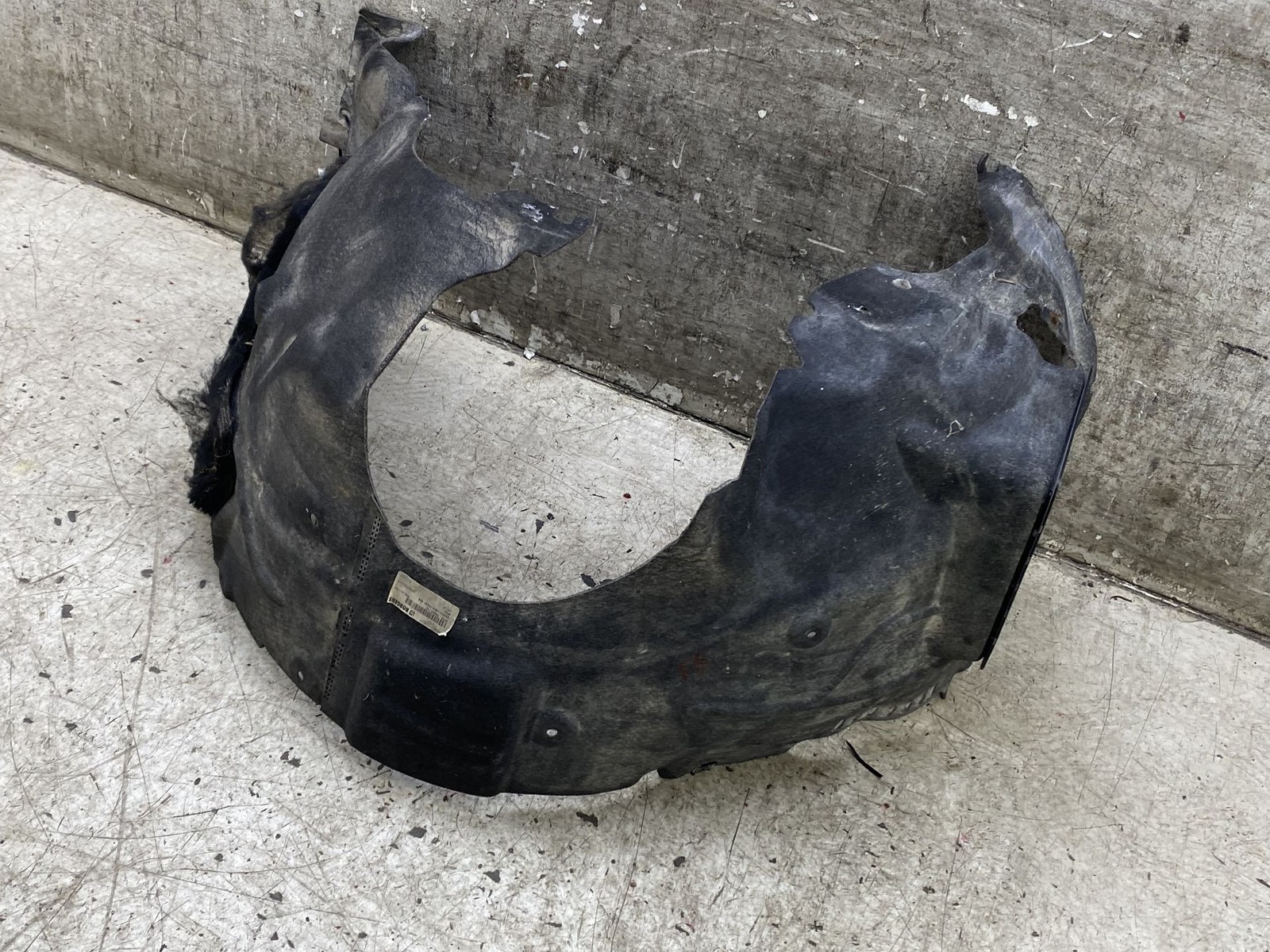 2020-2025 ASTON MARTIN DBX FRONT RIGHT INNER FENDER LINER SHIELD MY83-166562-AC