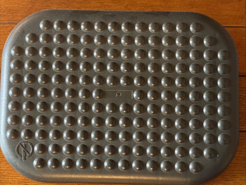 Rubbermaid Height Adjusting Tilting Footrest 12.5 X 17 x 4.5.