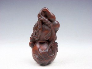 Boxwood Hand Carved Japanese Netsuke Bottle Gourd w/ Baby Gourds #04172501