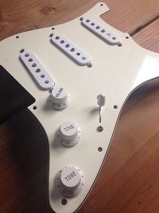 Seymour-Duncan-Strat-Pickguard-SSL-5-Custom-SSL-1-Vintage-50-039-s-Pickups-Parchment
