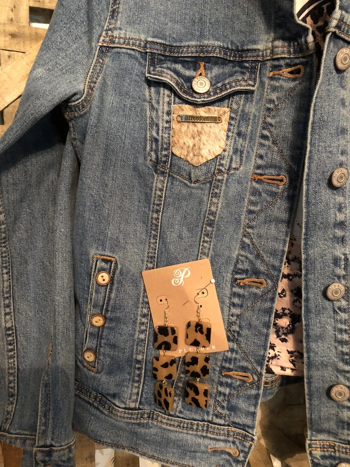 女式牛仔破旧夹克免费拼接珠宝! 手工制作❤️ — 第 4/4 张图片