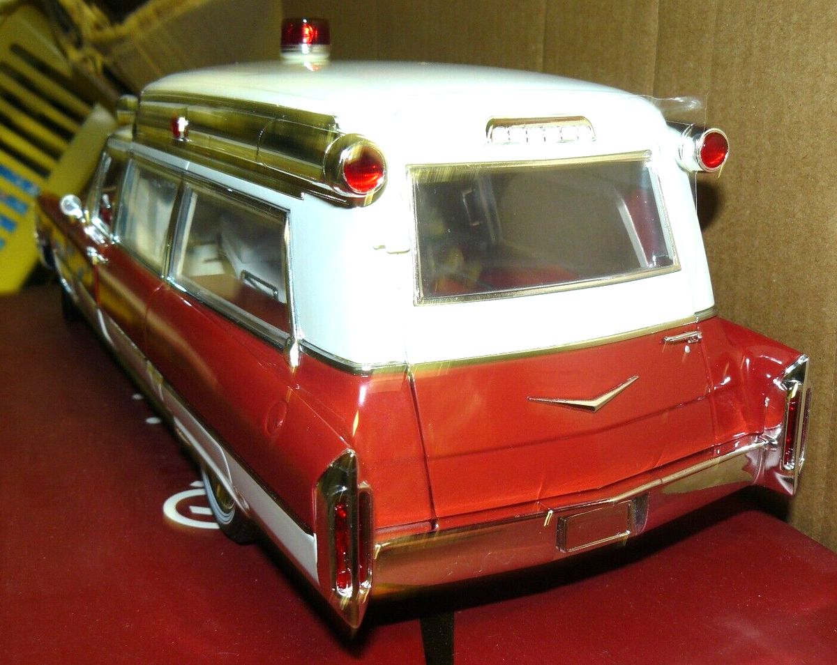1/18 1966 Cadillac Ambulance , a Greenlight Precision model 1/18 1966 Cadillac Ambulance , a Greenlight Precision model