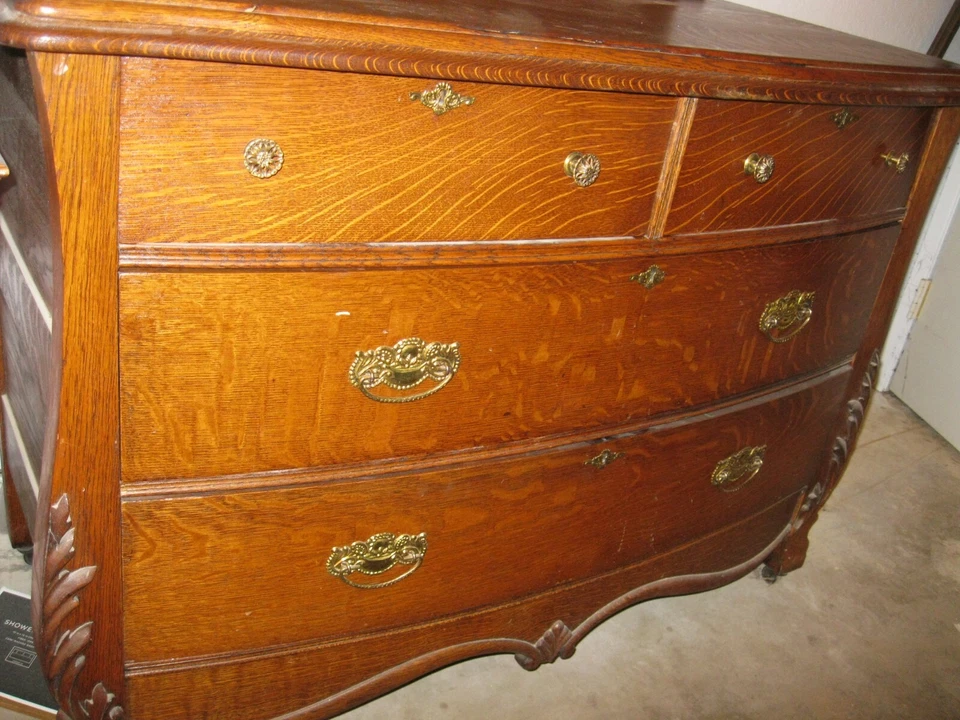 Hermosa cómoda antigua grande de roble rojo de principios de siglo Foto 2 de 4