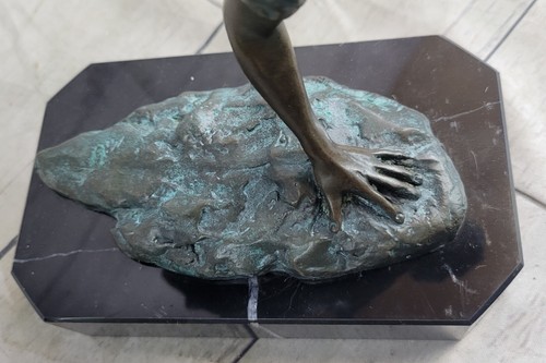 Milos Handcrafted Bronze Figurine Soccer Player Scoring Goal in Mid Air Sale - Picture 8 of 10
