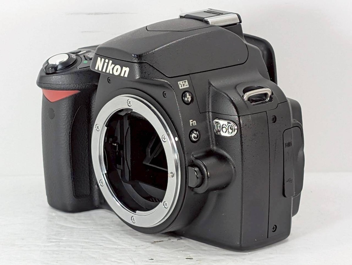 Apps N-Mint] Nikon D60 Digital Camera + AF-S DX 18-135mm f/3.5-5.6