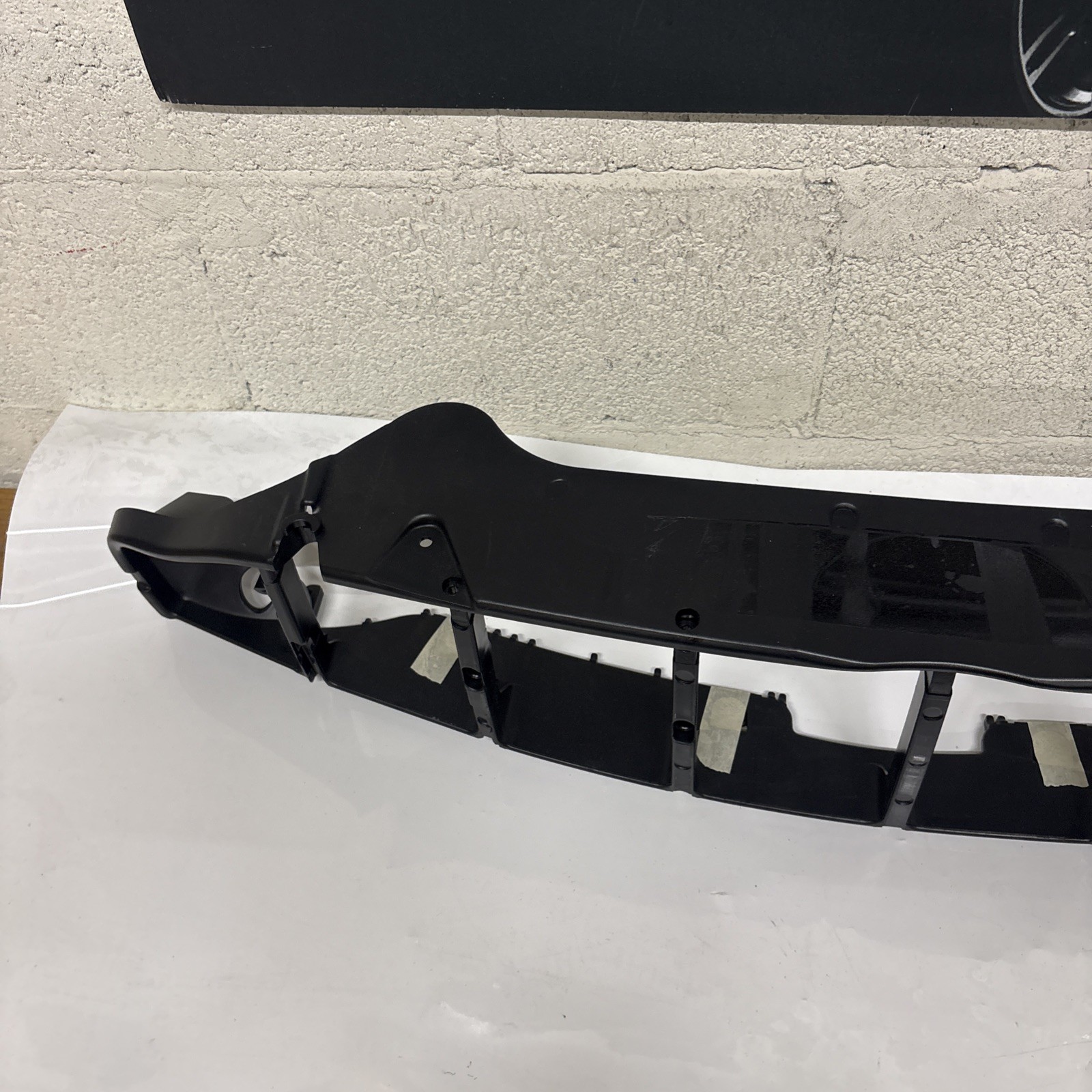 Aston Martin Rapide 2010-2019 Front Bumper grille P/N DD438190AA