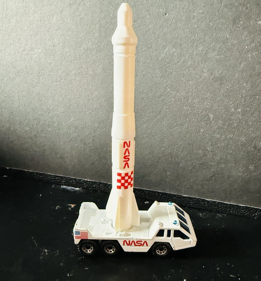 Matchbox 1985 Transporter Vehicle NASA Rocket Hauler 1:150 White Diecast Space - Image 2 of 4