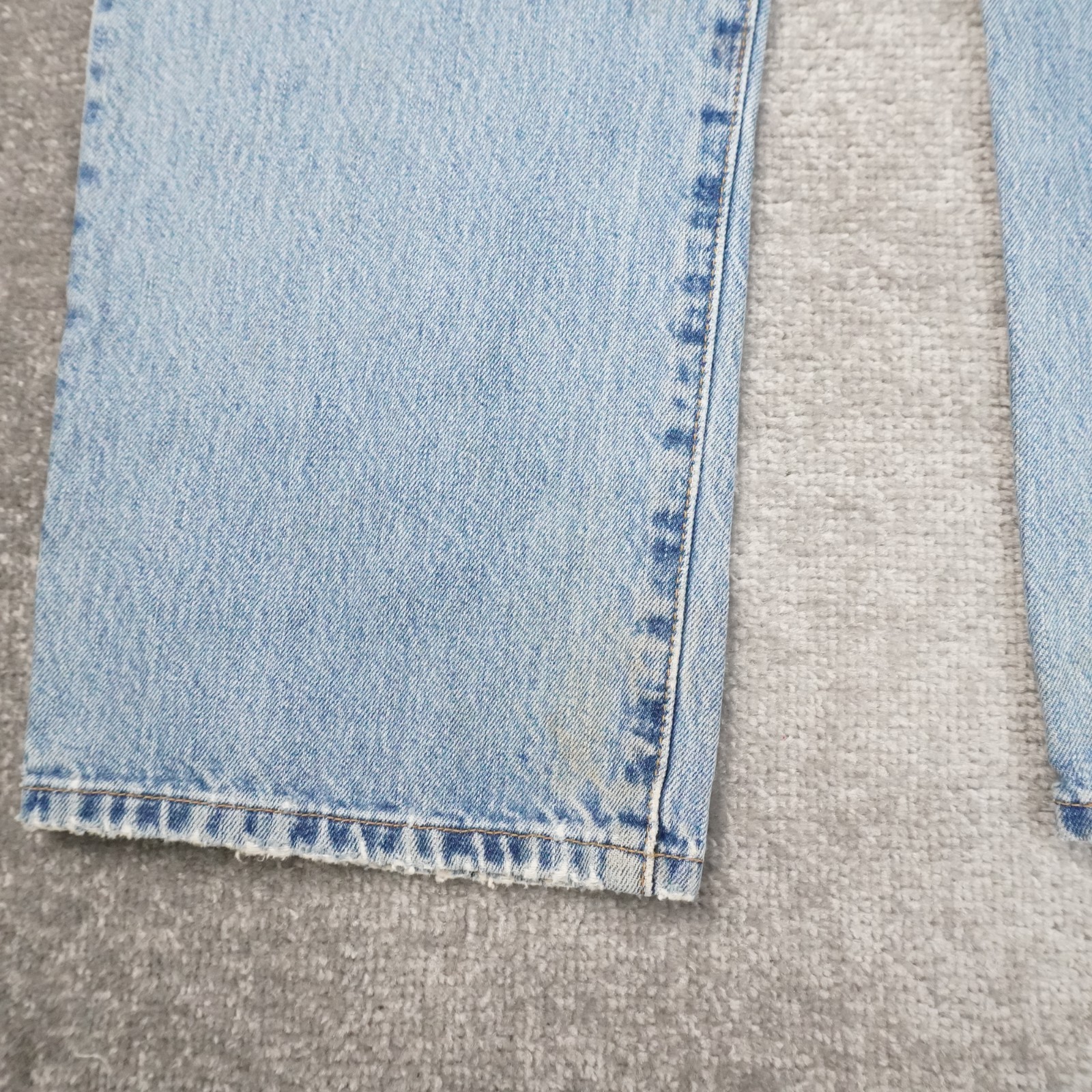 Levi's 501 Mens 35x32 Light Wash Straight Leg Blue Denim Jeans thumbnail 5