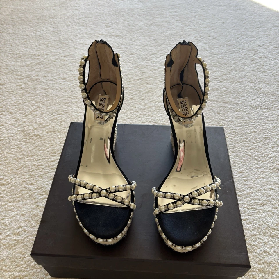 Cuña negra satinada con acento de perlas Badgley Mischka Sloan 9,5 nueva con caja Foto 3 de 4