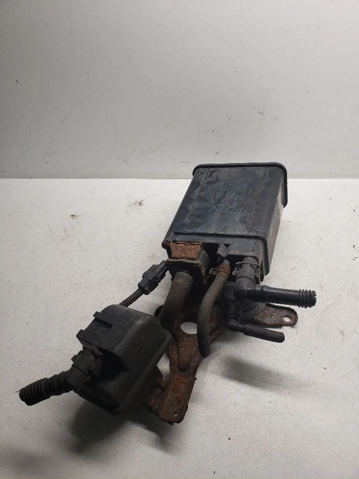 Bote de vapor de combustible XA SCION 2004 1414245 Foto 2 de 4