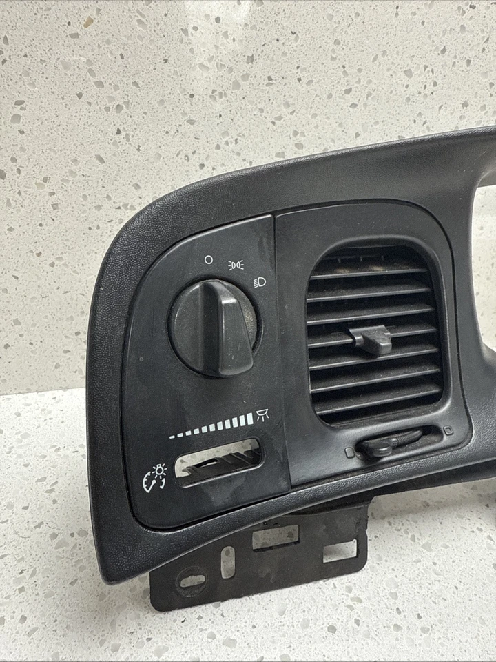 1998-2011 Ford Crown Victoria Grand Marquis Dash Bezel 3W73-54044D70-ACW OEM - Imagem 2 de 4