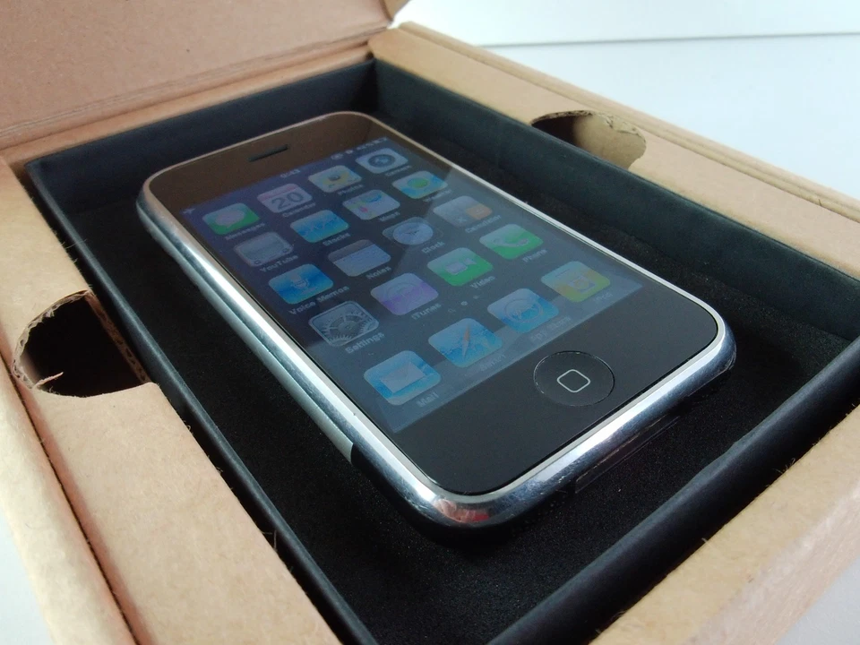 Apple iPhone 2g 8gb 1st Generation A1203 & Black Slim Box - Rare 2007 - Image 3 of 4