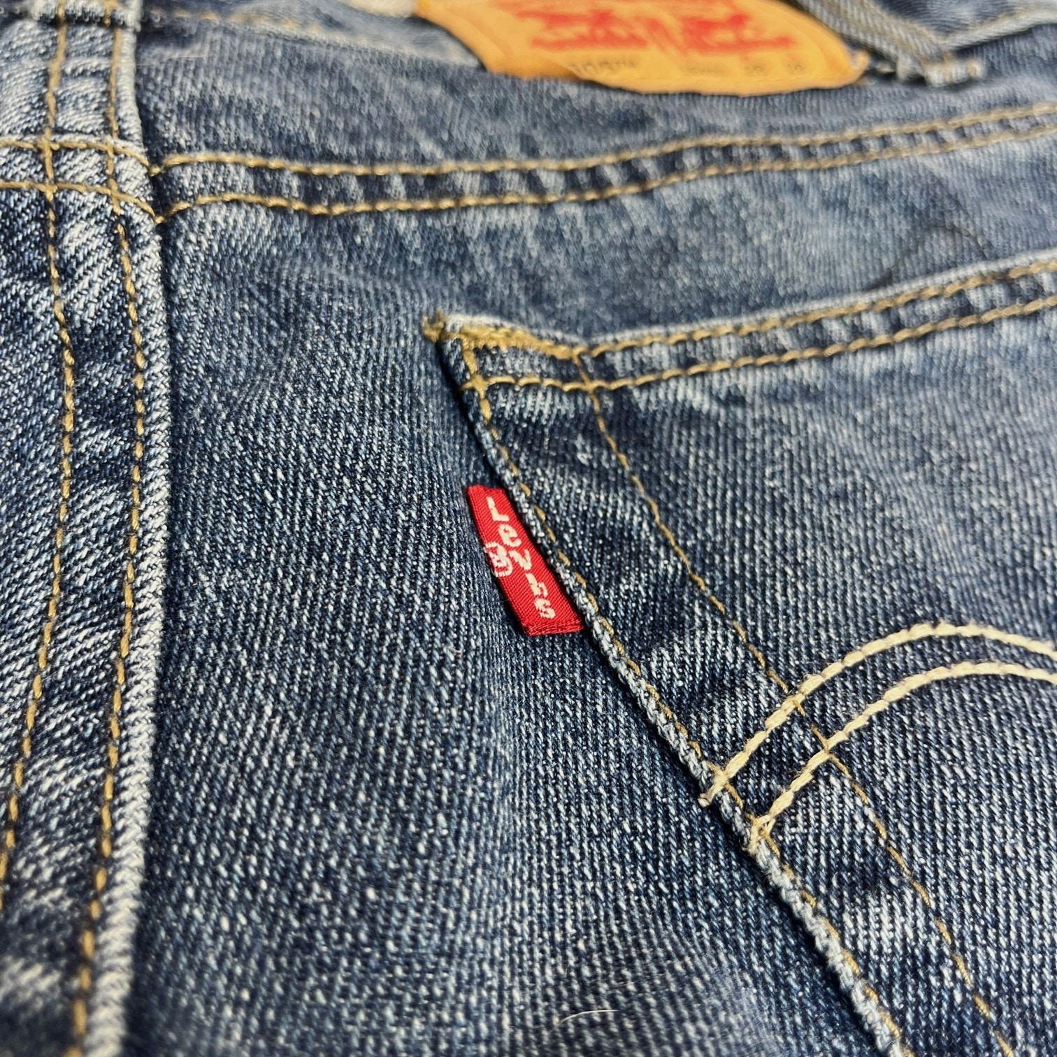 Levi's 505 Jeans Boys Youth 16 Regular W28 L28 Med Blue Denim Cotton Blend GUC thumbnail 4