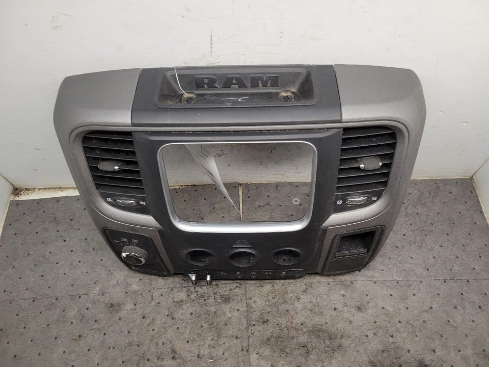 Radio bisel Ram 2013-2018 con interruptor de remolque y palanca de cambios 1640782 Foto 2 de 4