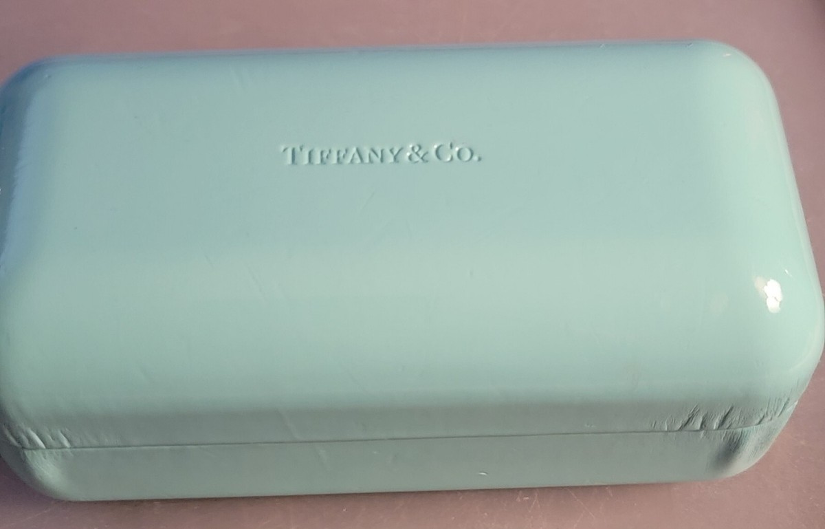 Tiffany & Co Robin display picture 1