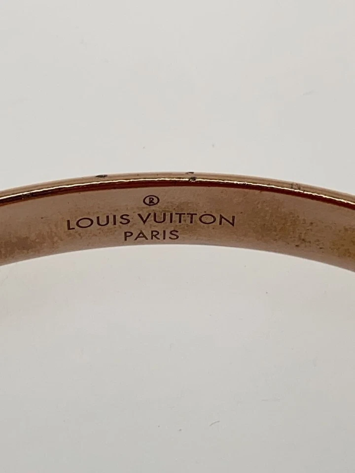 Brazalete dorado con monograma y brazalete dorado LOUIS VUITTON M00253 Foto 2 de 3