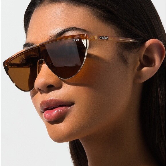 Quay x Elle Ferguson Goldie Sunglasses Quay Australia X Elle Ferguson Goldie Shield Sunglasses  main image 4