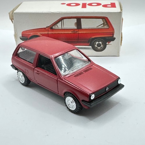 Conrad 1:43 modelo publicitario VW Polo C 1014 caja publicitaria roja oscura variante A - Imagen 5 de 8