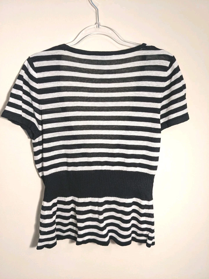 Cárdigan para mujer White House Black Market S recortado manga corta negro blanco  Foto 4 de 4