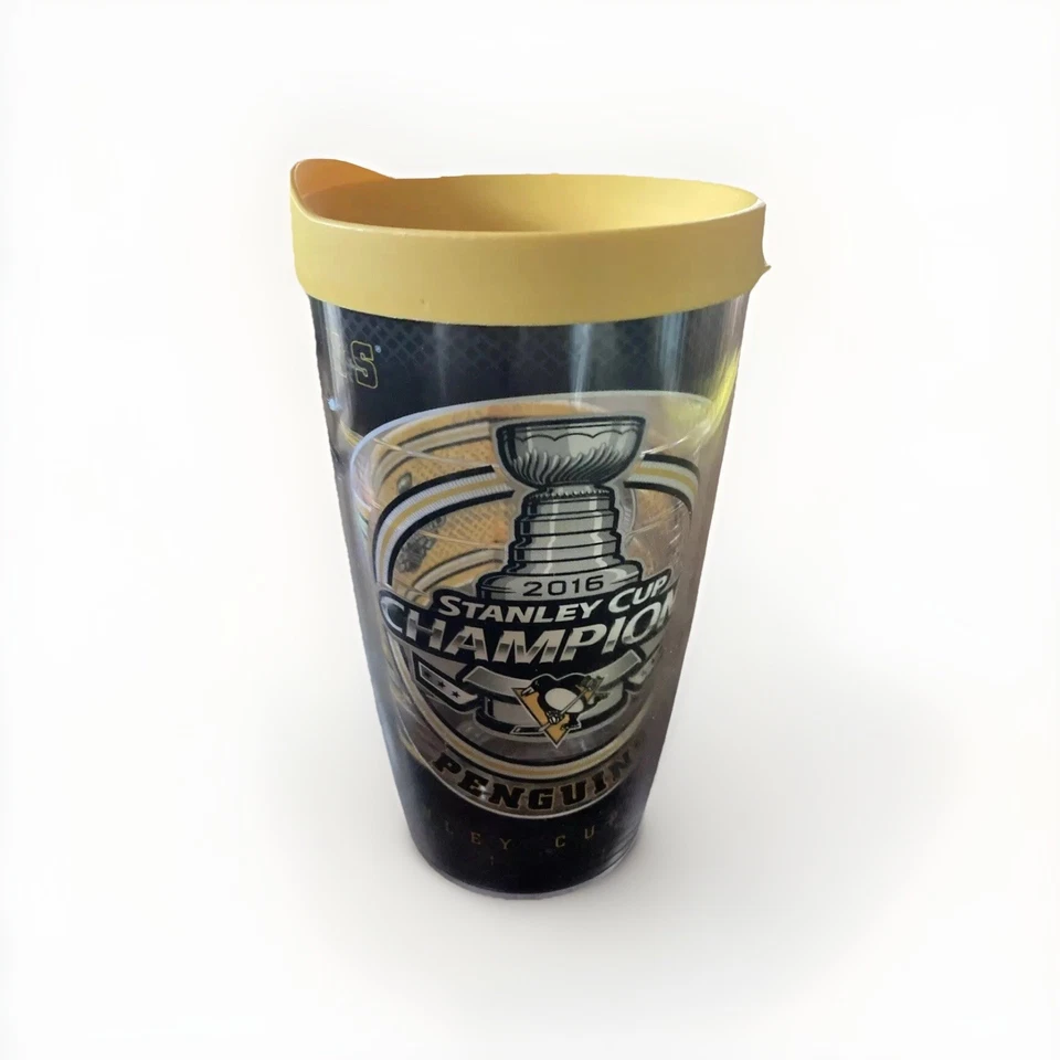 Copo Tervis Pittsburgh Penguins 2016 Stanley Cup 16 onças com tampa amarela - Imagem 2 de 4
