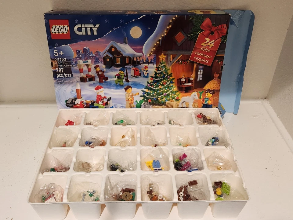 LEGO CITY: LEGO City Holiday Christmas Advent Calendar (60352) NEW - Image 2 of 4