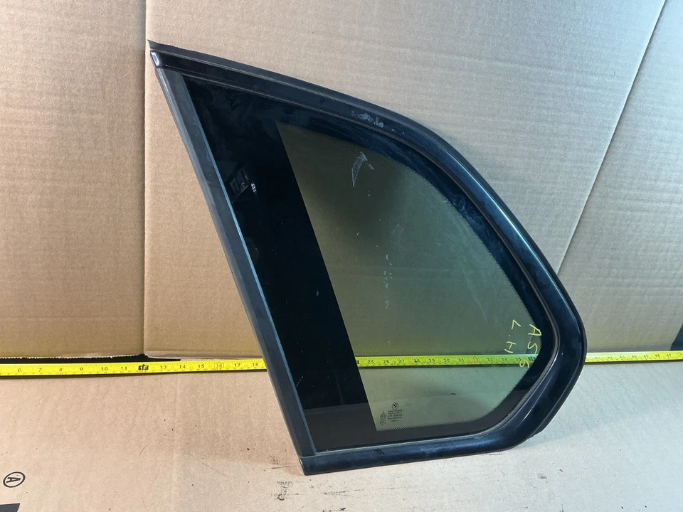 Оригинальное заднее левое стекло со стороны водителя для BMW X5 2007-2013 годов выпуска с отделочным молдингом - Изображение 3 из 4