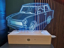 Trabant 601 LED Fensterlicht Acrylglas Holzsockel Leuchtschild Tischaufsteller 