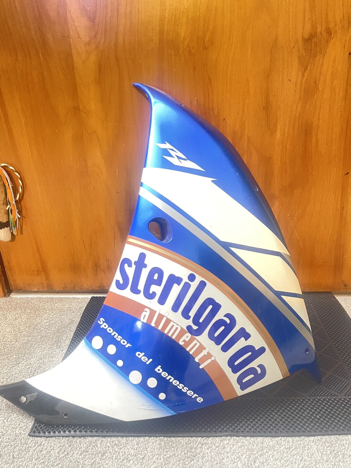 2009 2014 Yamaha R1 RIGHT SIDE UPPER MID Fairing 14B 2835V 00 White 2009-2014-yamaha-r1-right-side-upper-mid-fairing-14b-2835v-00-white