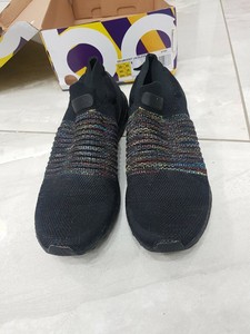 ultraboost laceless b37685
