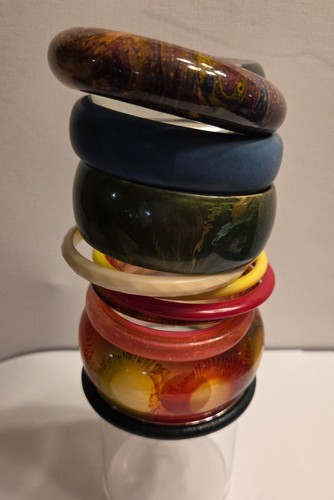 LOT OF 10 ONE SIZE FITS MOST BANGLE BRACELETS ASSORTED MATERIALS AND DESIGNS - Picture 16 of 16