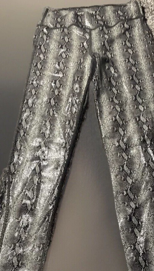 Pantalones de mezclilla Joe’s con estampado animal para mujer talla pequeña de imitación de cuero Foto 4 de 4