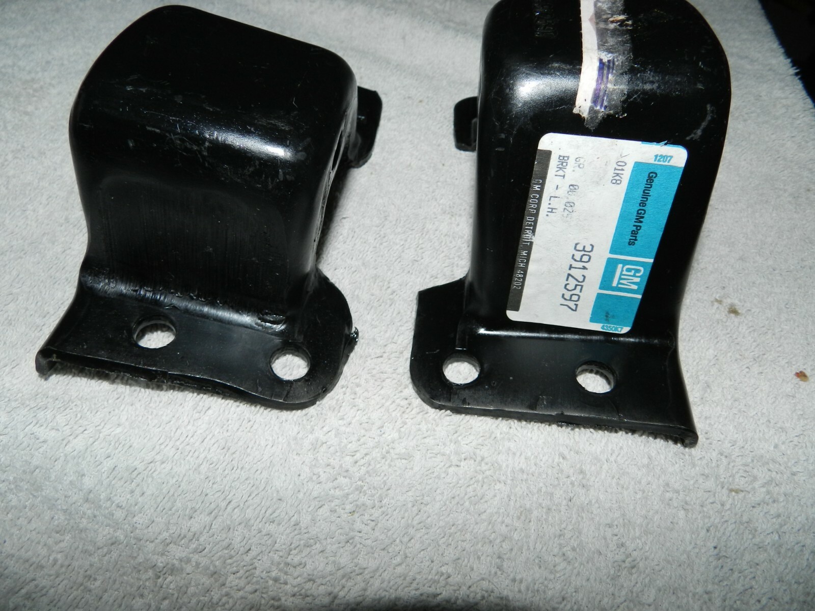 NOS 1967/68 CHEVY CAMARO Nova BB Engine frame Mounts 3912597 