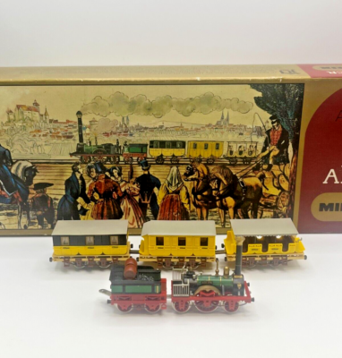 N Scale Minitrix 51 1028 00 Dummy Steam Locomotive with Powered