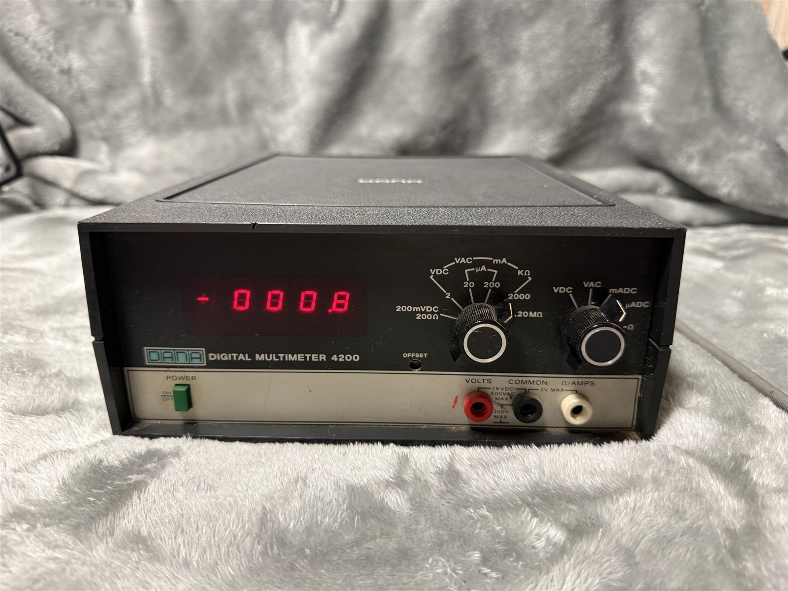 RACAL-DANA DIGITAL MULTIMETER 4200 "NOT TESTED" POWERS ON