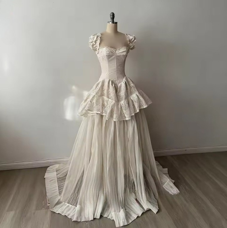 Vintage Ivory Lace Ball Gowns Princess Style Wedding Dresses with Ruffled Skirt | eBay Vintage Ivory Lace Ball Gowns Princess Style Wedding Dresses with Ruffled Skirt | eBay