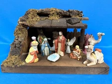 1980s Christmas Crèche Musical Manger with 11 Porcelain Figures with Baby Jesus