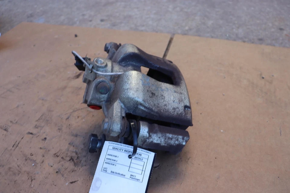 Pinza de freno trasera derecha Dodge Ram Promaster 1500 2014-2021 tracción delantera OEM Foto 3 de 4