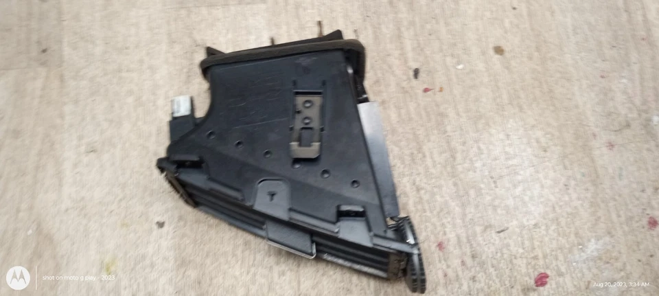 INFINITI FX35 FX45 原始设备制造商 3-05 左现金通风口交流空调烤架 — 第 2/4 张图片